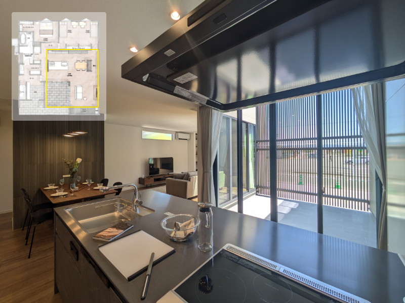 キッチンからも見渡せるアウトドアリビング。アウトドアリビングは、ＢＢＱやお子さま用プールを楽しめる広さを確保！