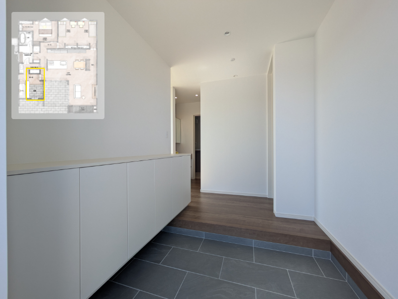 収納量も豊富です！広々とした玄関スペース。白を基調とした内観が、清潔感と開放感を演出！